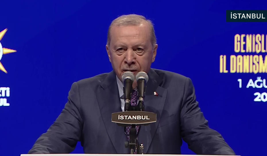 Üç belediye başkanı AK Parti'ye katıldı | Cumhurbaşkanı Erdoğan: AK Parti bir Türkiye kitabıdır
