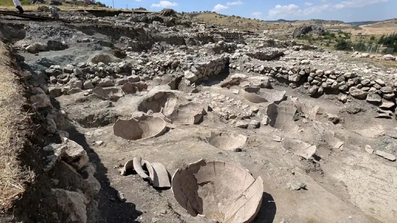 Hattuşa Antik Kenti'nde 8 Bin Yıllık Tarih: 3 Bin 800 Yıllık Küpler Gün Yüzüne Çıkarıldı