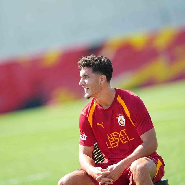 Galatasaray'ın Yeni Transferi Deniz Gül İlk Antrenmanına Çıktı
