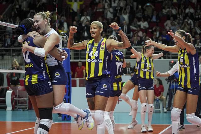 AA-20241016-35929954-35929951-FENERBAHCE_MEDICANA_ECZACIBASI_DYNAVIT