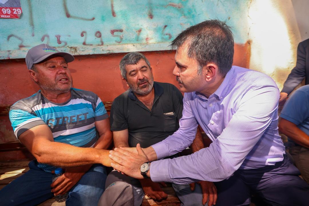 Bakanın yetkisi ormanlık ateşte hasar gören köyleri ziyaret etti: Yeni köyümüzü birlikte inşa edeceğiz