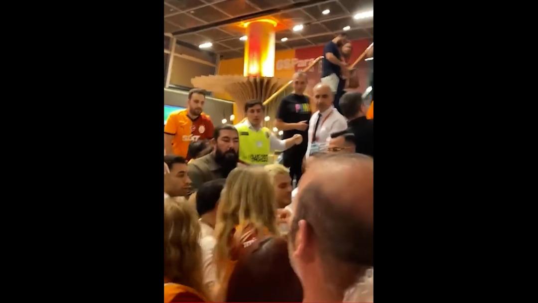 Sosyal medya bu videodan bahsediyor! Icardi Led hayranlarını 3