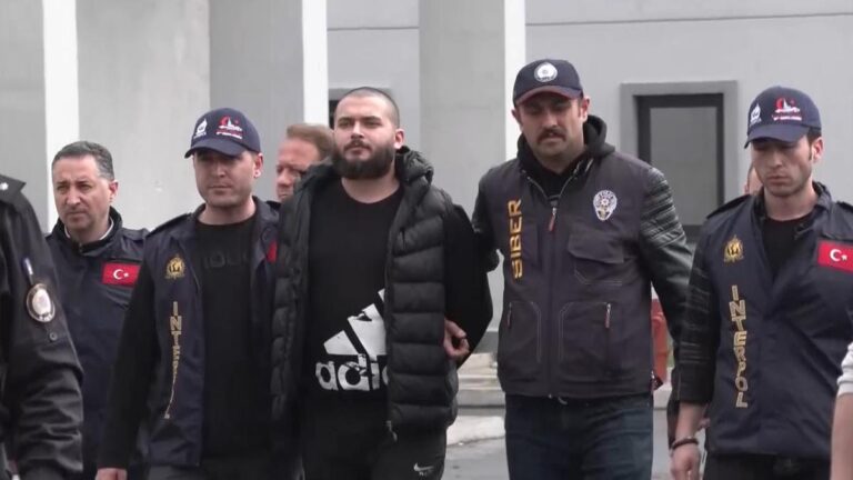 Faruk Fatih Özer dedi ki: “Şubat'ta çıkacağım”! Koğuşunda şu notlar bulundu: “İpi boynunuza sıkıca sarın.”